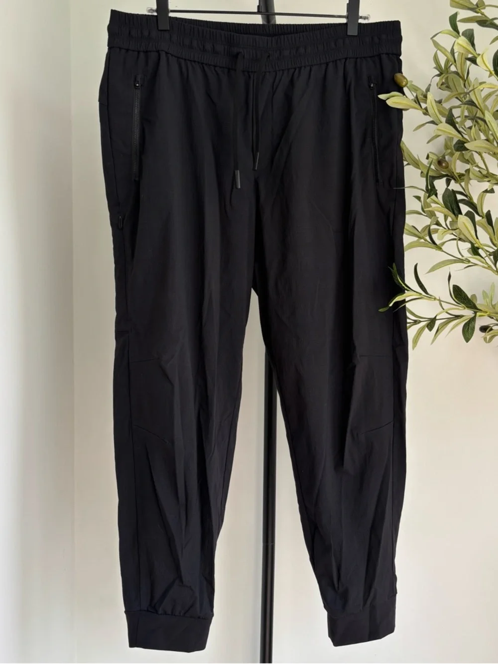 • [Athleta] Jogger Pant •